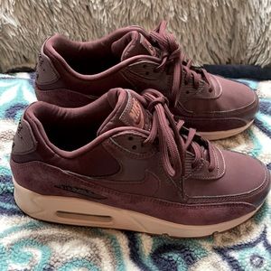 Nike Air Max: Maroon 🥰 Never worn 👟